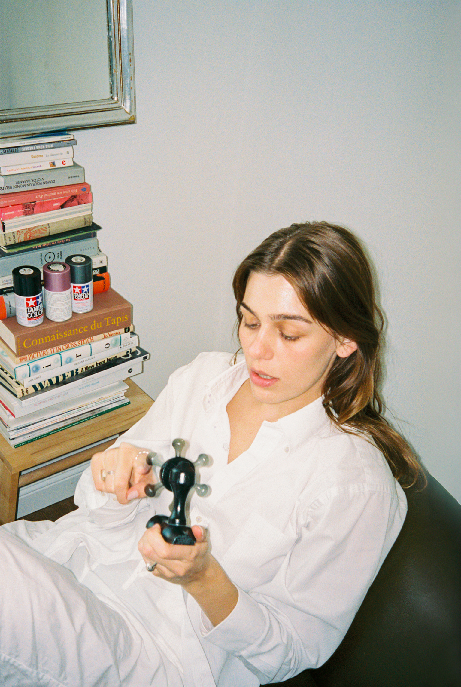 girl looking at spinning thing