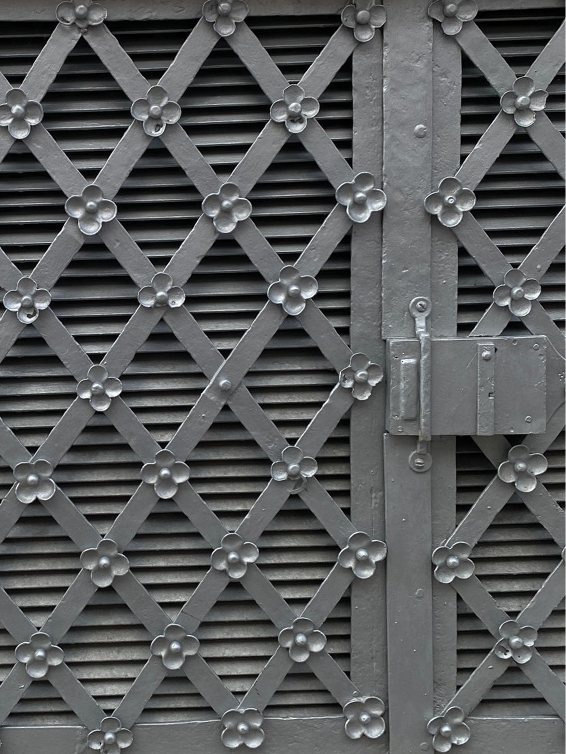 fence with flower motifs